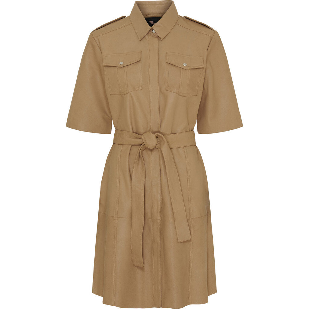 Dress w. Chest Pockets and Short Sleeves