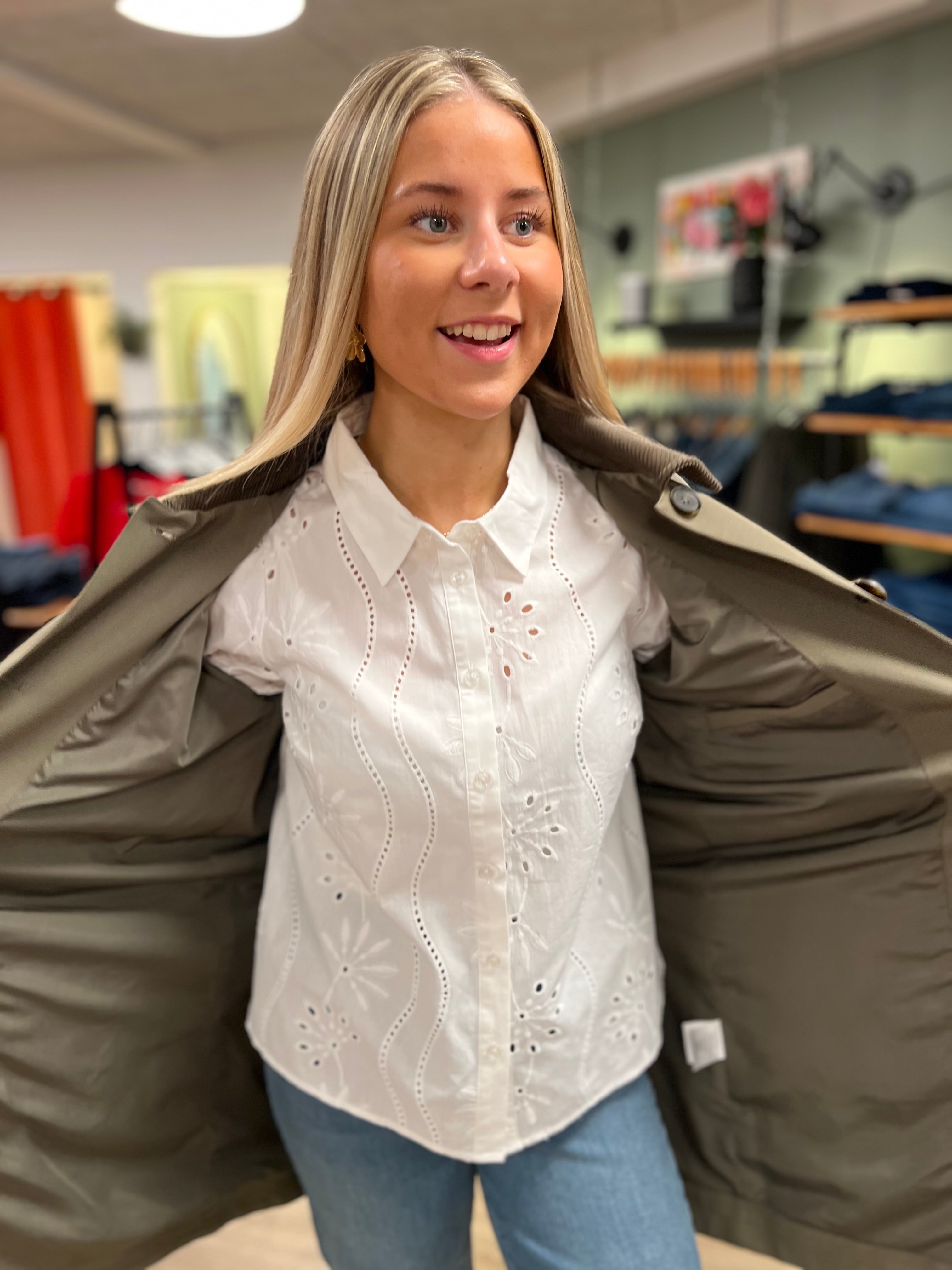 Coat w. Corduroy collar