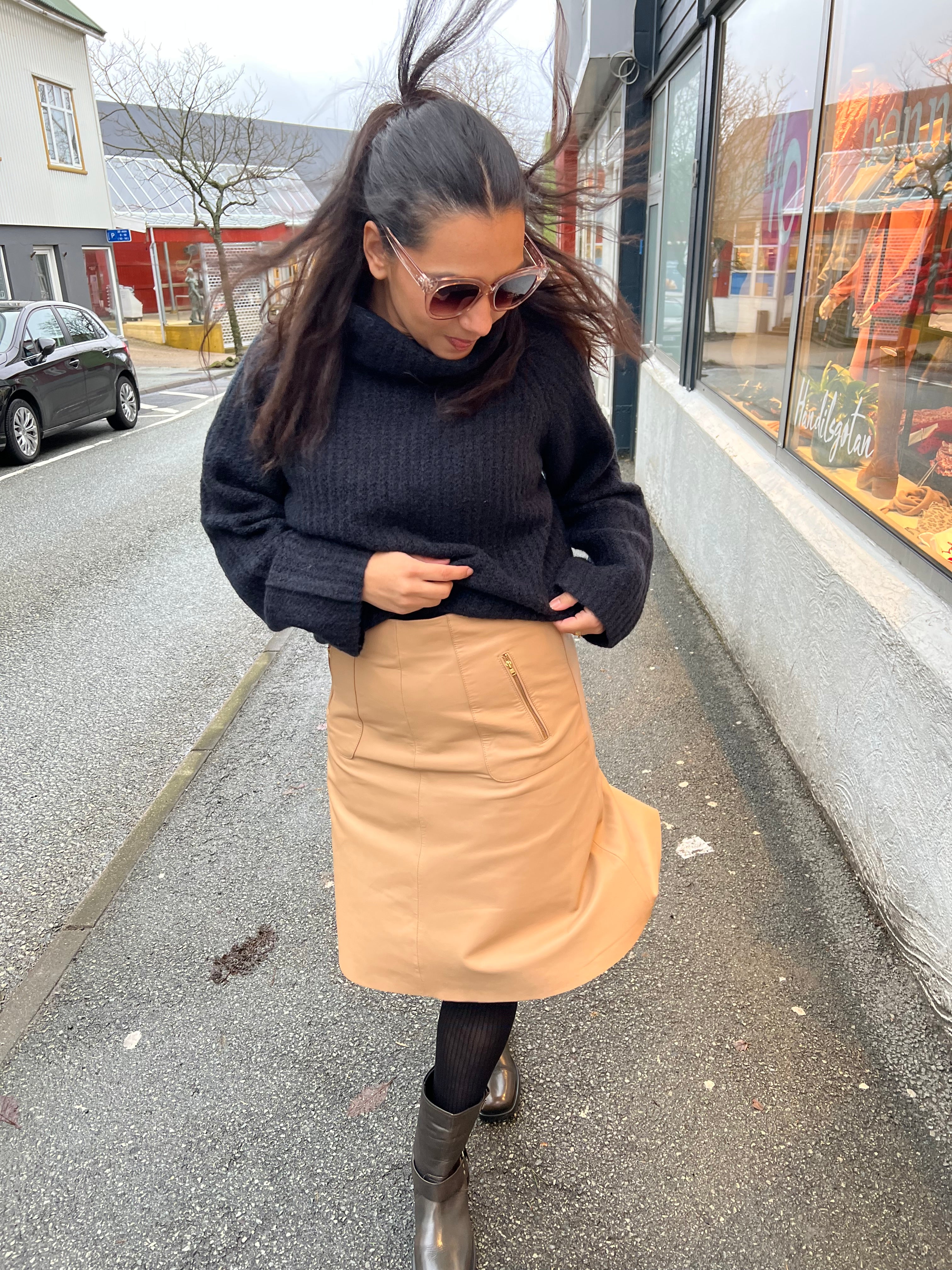 Skirt with zip pockets