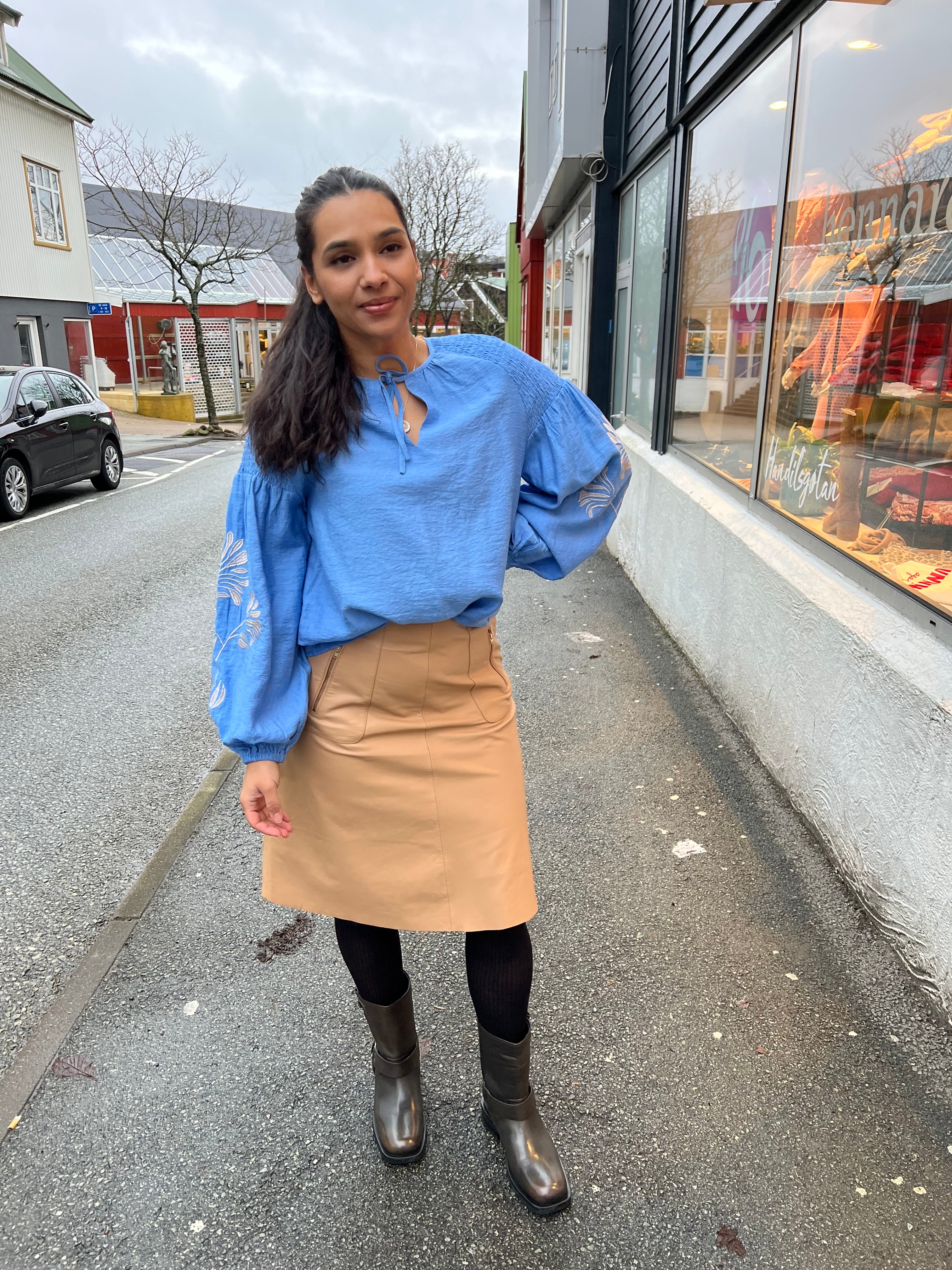 Skirt with zip pockets