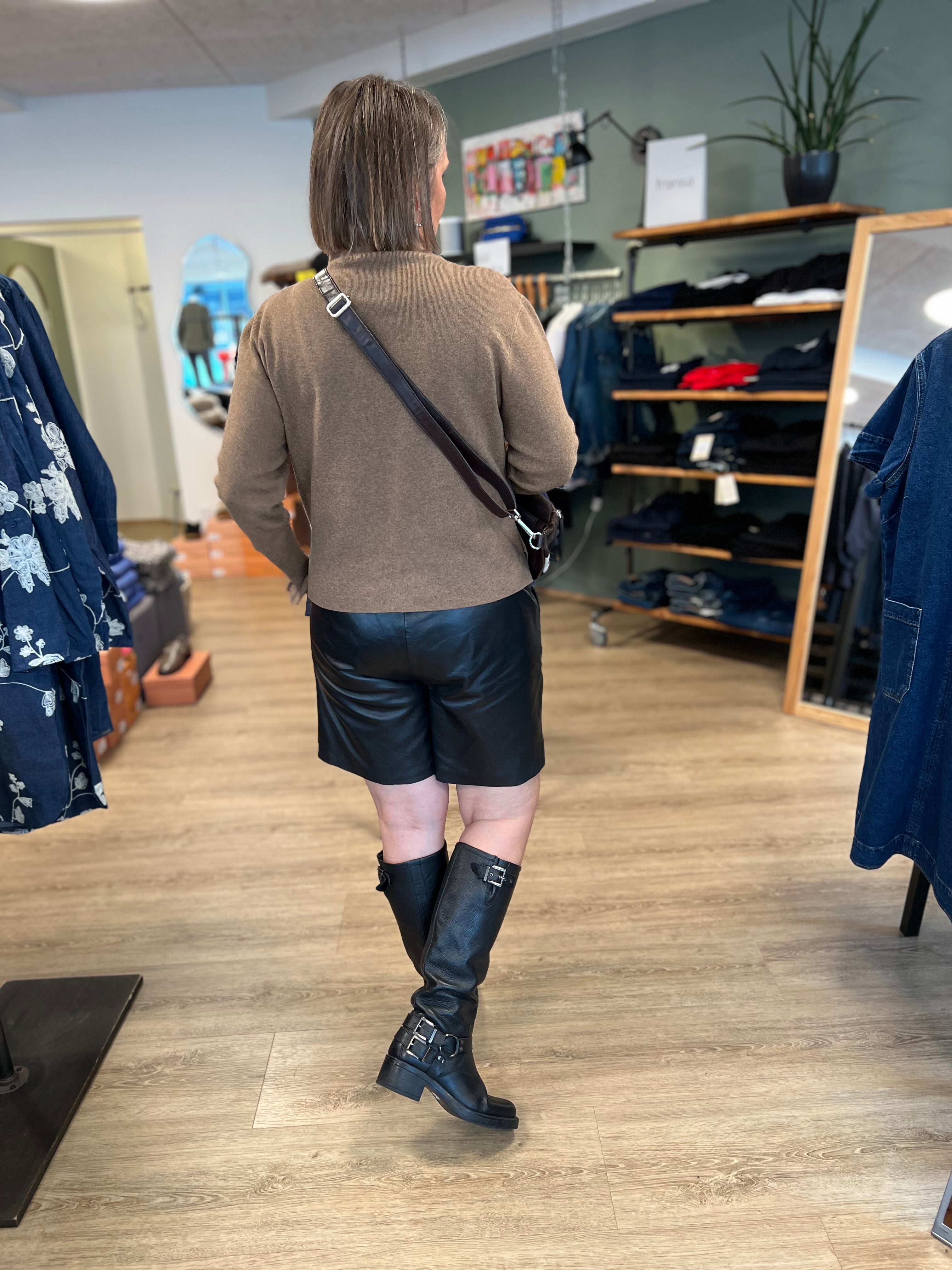 Leather Shorts lambaleður