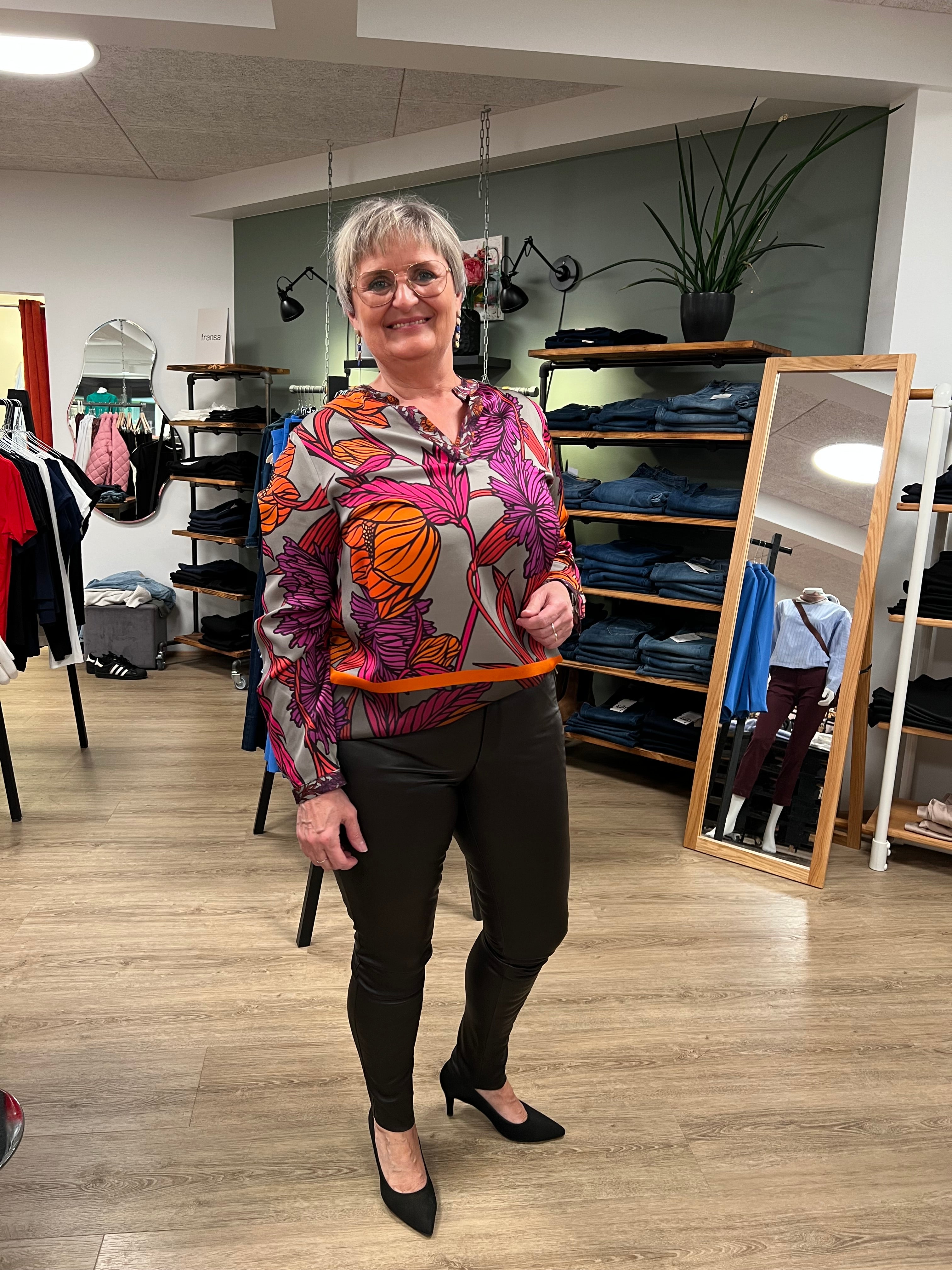 Leggings with saddle and zip pockets