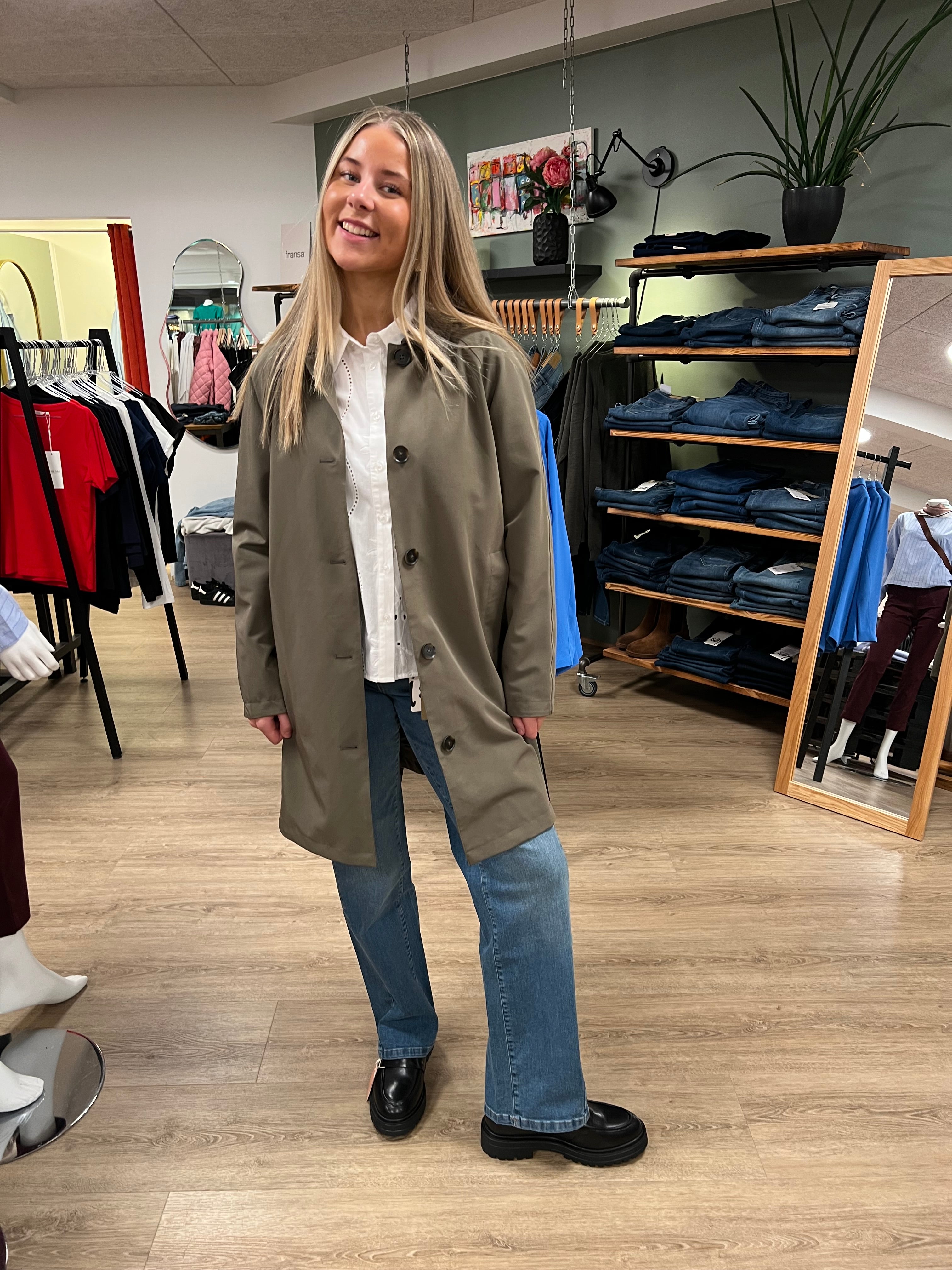 Coat w. Corduroy collar