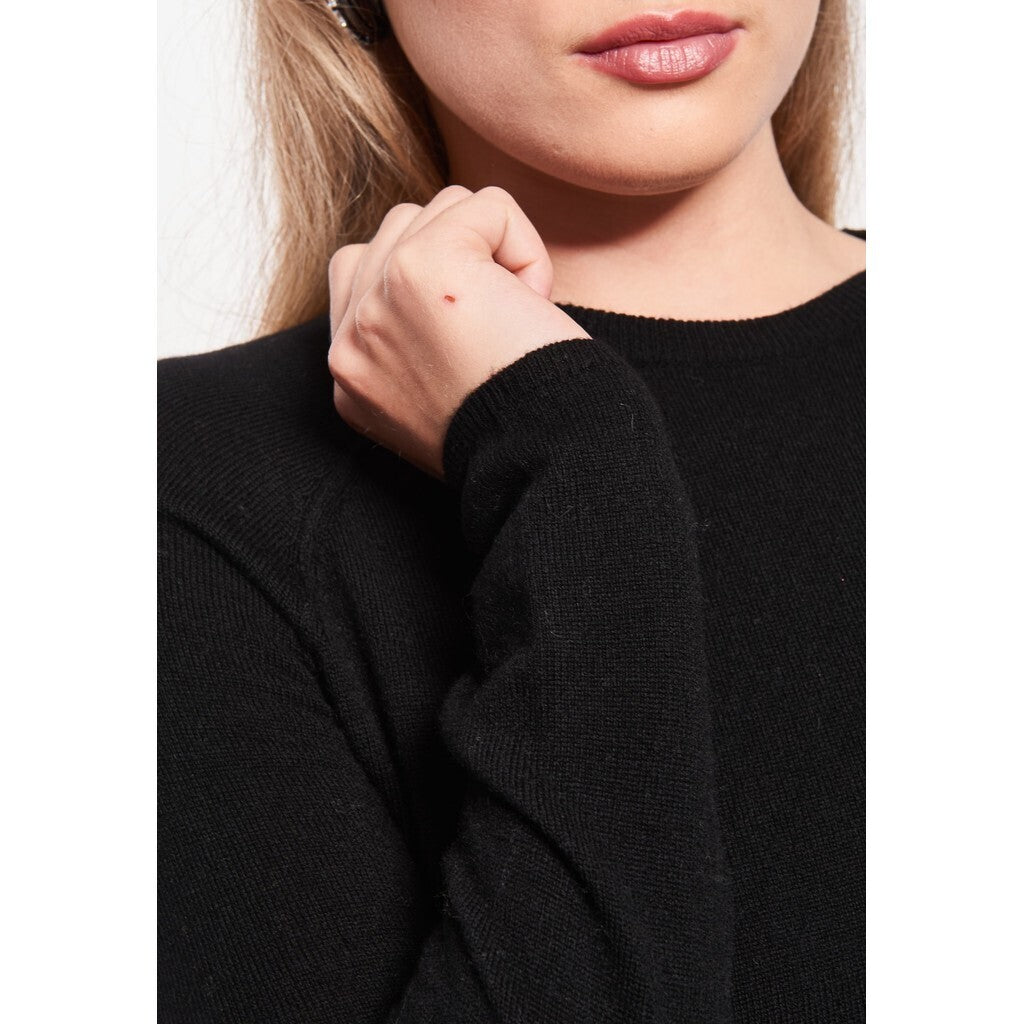 Cashmere pullover.