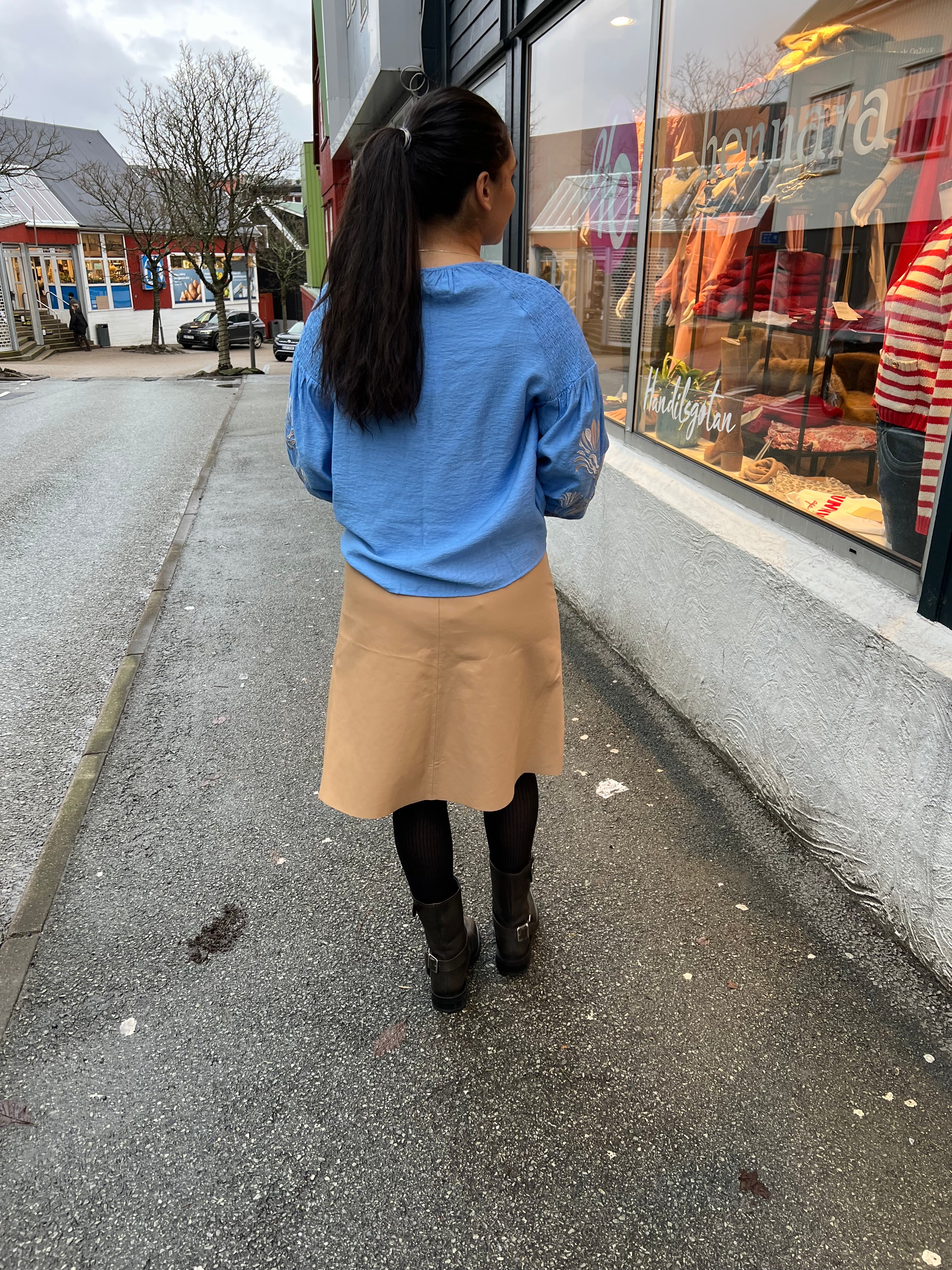 Skirt with zip pockets