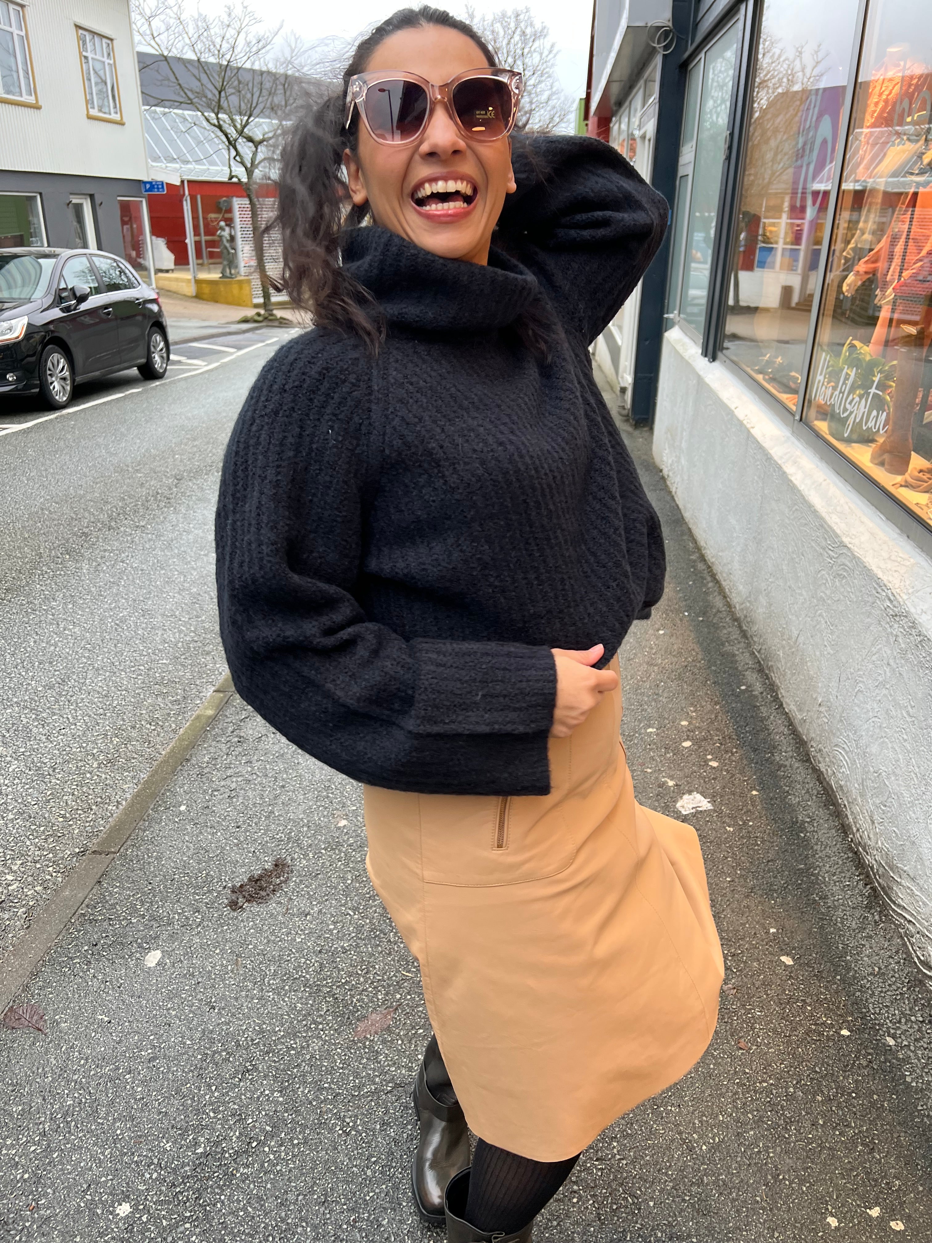 Skirt with zip pockets