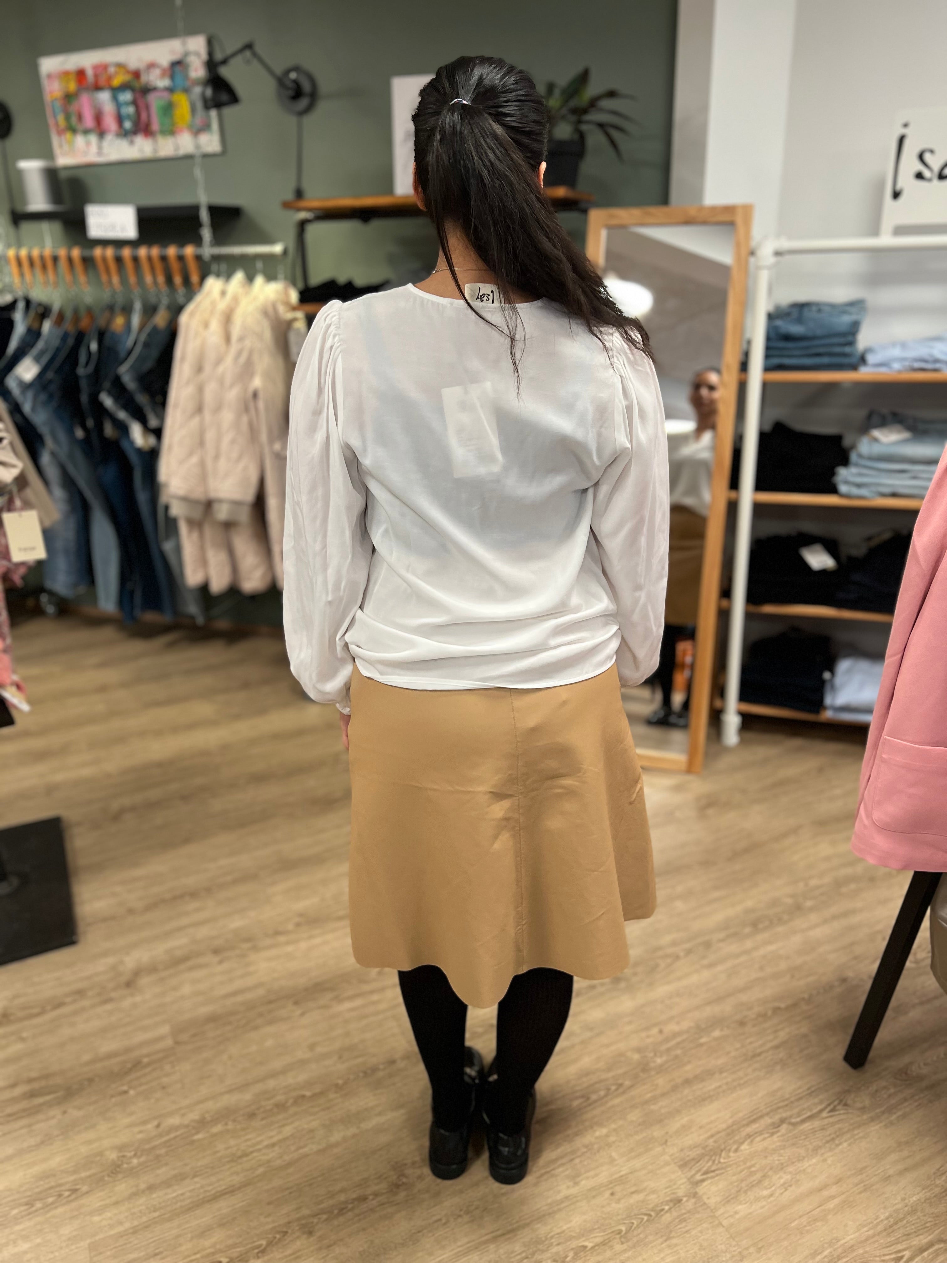 Skirt with zip pockets