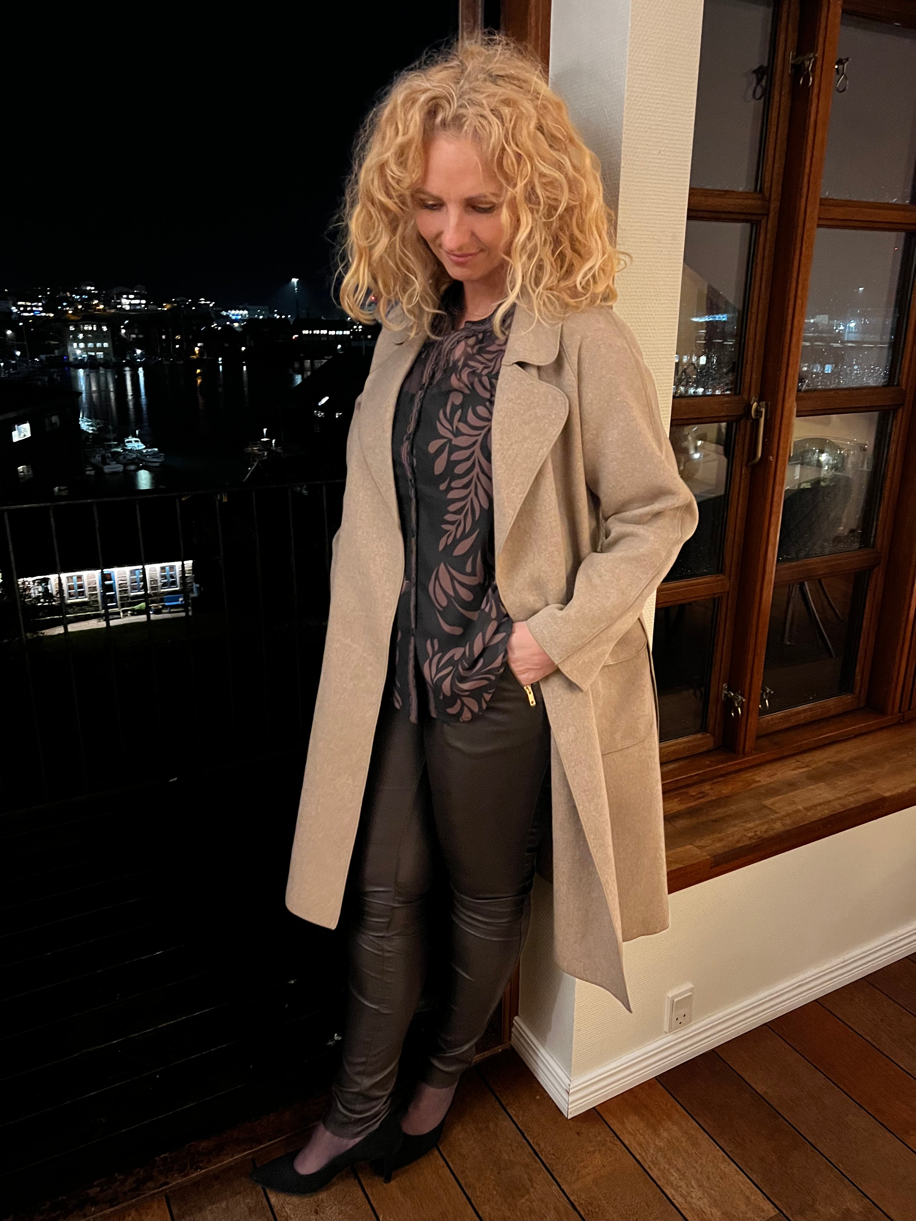Leggings with saddle and zip pockets
