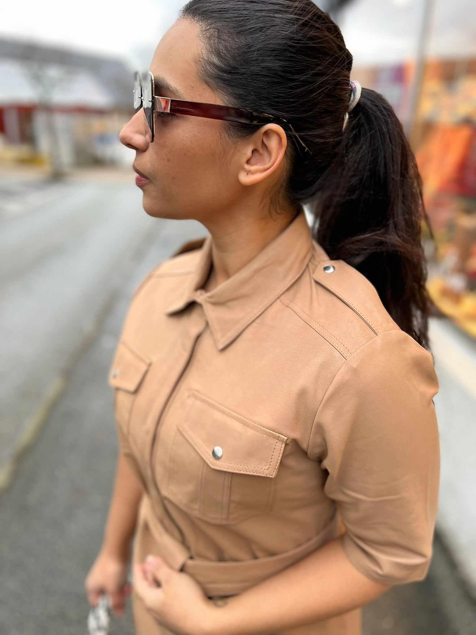 Dress w. Chest Pockets and Short Sleeves