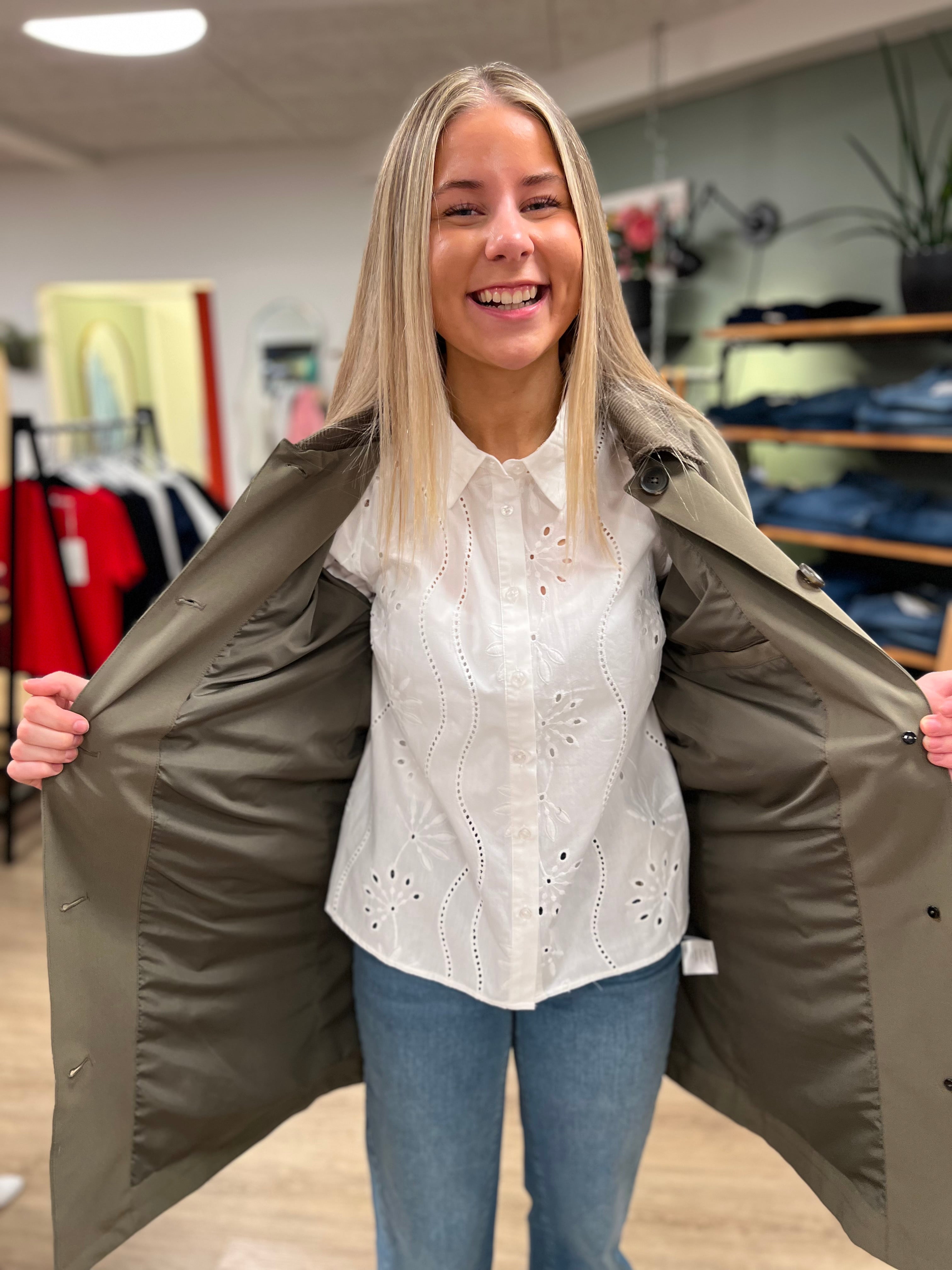 Coat w. Corduroy collar