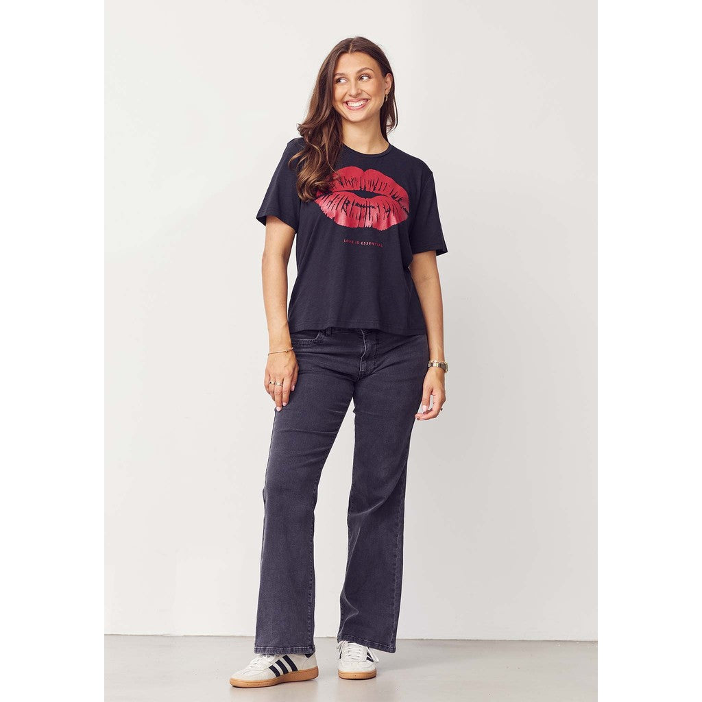 Kora Lip T-Shirt