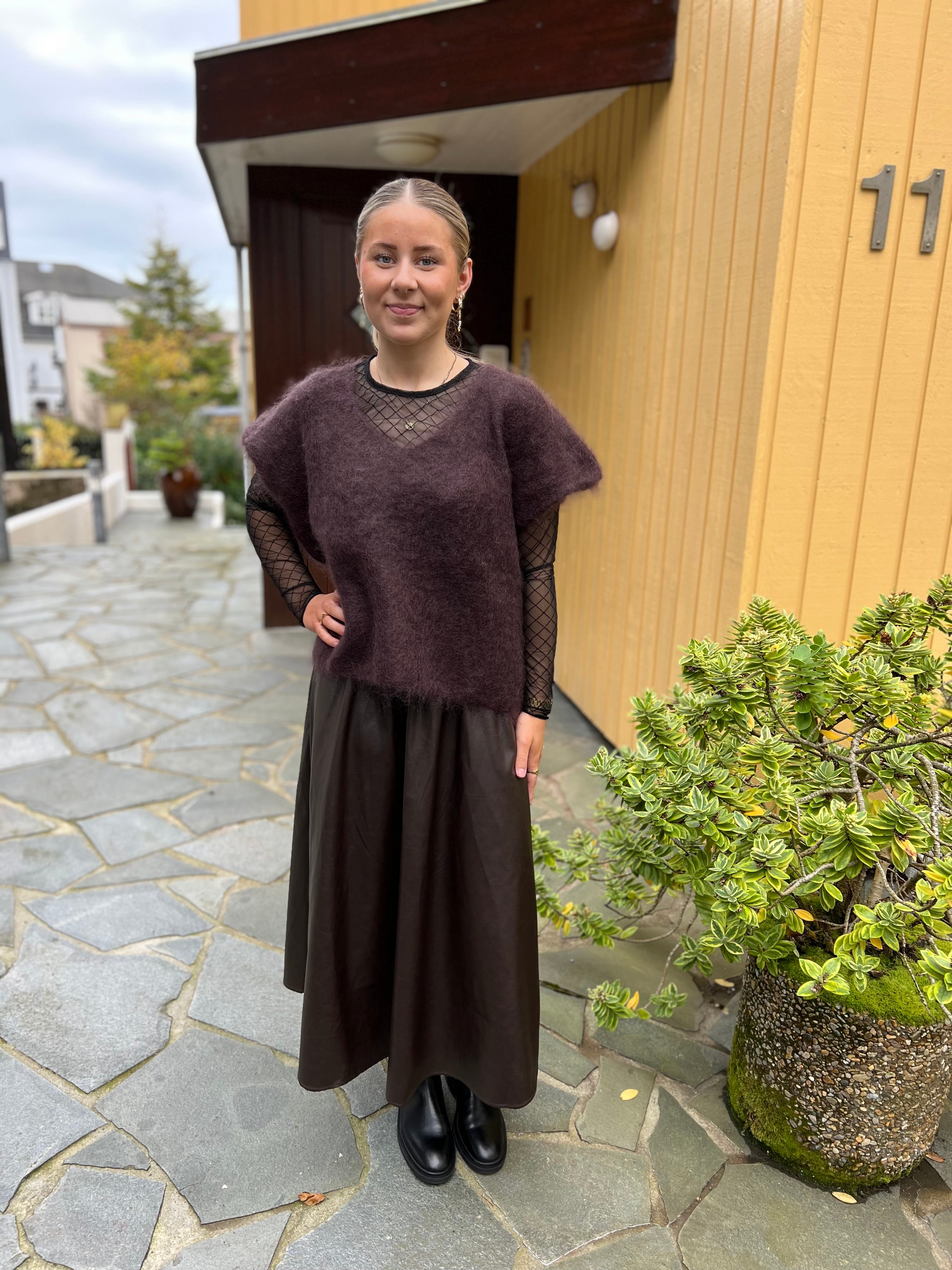 BCBJOERK KNITTED V-NECK VEST